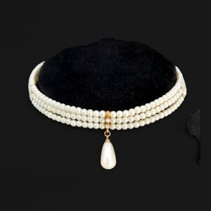 Off White Pearl Crystal Choker Necklace 🆕